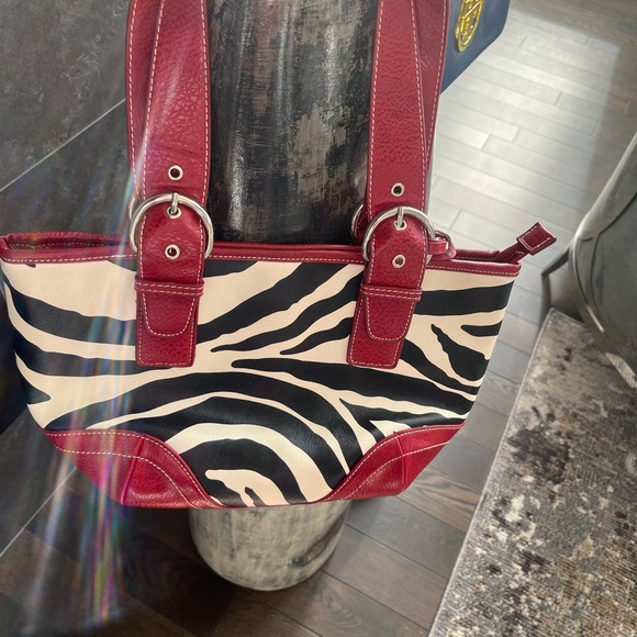 A assortment of handbags all❤️ as is ❤️and various colours and styles as shown - Picture 13 of 17